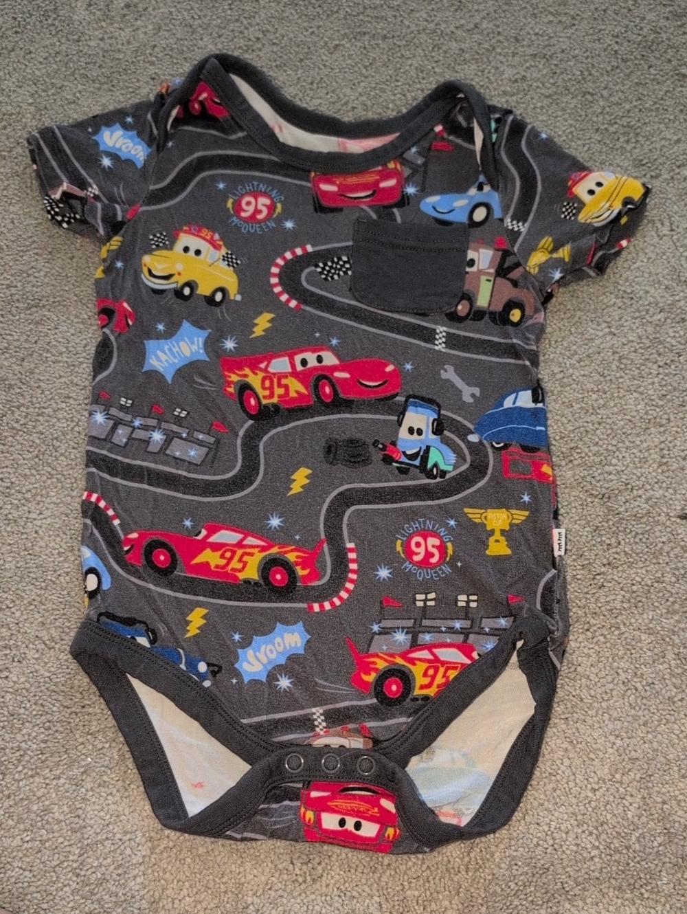 Pixar Lightning McQueen Cars Graphic Baby Bodysuit. Size 6-12 Months.